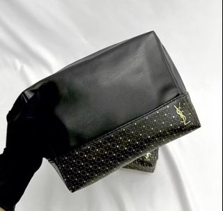 (Category: ) located in . Submitted by urfavluxuryshop (Listing ID 1381068545, Image 1). Description: .