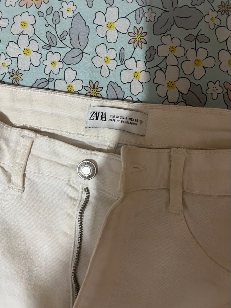 Zara White Skinny Jeans (Category: Jeans) located in Quezon City. Submitted by ch0wy (Listing ID 1380940518, Image 2). Description: Hindi pa sya stretchy or what May issue lang may mantsa but natatanggal naman toh for sure Panasonic, penshoppe, tcl, fujidenzo, sharp, uniqlo, home appliances, tv, faucet, comfort room, shower, h&m, shein, Zara, Google WIFI, smart wifi, huawei WIFI, Anthena, TCL, Sharp, Haier, Kate spade, coach, jansport, adidas, he