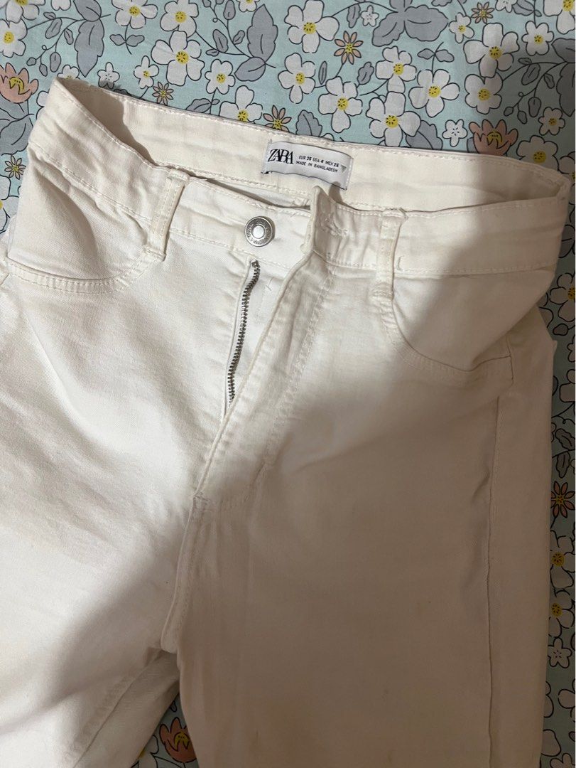 Zara White Skinny Jeans (Category: Jeans) located in Quezon City. Submitted by ch0wy (Listing ID 1380940518, Image 1). Description: Hindi pa sya stretchy or what May issue lang may mantsa but natatanggal naman toh for sure Panasonic, penshoppe, tcl, fujidenzo, sharp, uniqlo, home appliances, tv, faucet, comfort room, shower, h&m, shein, Zara, Google WIFI, smart wifi, huawei WIFI, Anthena, TCL, Sharp, Haier, Kate spade, coach, jansport, adidas, he
