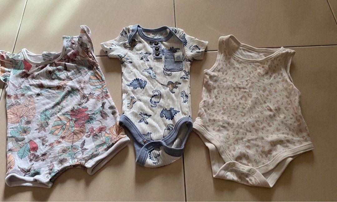 0-3M | Combo Romper (Category: Babies & Kids Fashion) located in Petaling Jaya. Submitted by amirah_lilthings (Listing ID 1381242734, Image 1). Description: Brand: Mix (refer picture) On tag: 0-3M Condition: Jalan Harga: RM7 per set (3pcs).