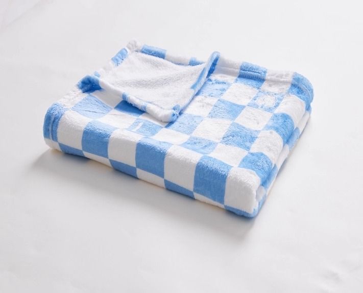由 abbychiu (刊登 ID 1381094401，圖片 1) 提交，位於 台中市 (Taichung) 的 全新超柔軟100%藍白格紋棉毛毯/80*120cm (類別：嬰兒及兒童流行時尚)，說明：全新超柔軟100%藍白格紋棉毛毯/80*120cm。