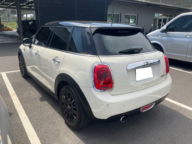 由 a779573339957 (刊登 ID 1381149502，圖片 2) 提交，位於 新北市 (New Taipei) 的 2015 MINI MINI COOPER 1.5L 白色 9.2萬公里 NT$290,000 (類別：汽車出售)，說明：有第三方認證，無待修、無泡水、無事故、三大保固 LINE:PT0974 #汽車#中古車#新車#原廠#代理商#貿易商#新古車#買車#賣車#五股#新北市#台北市#桃園市#換車。