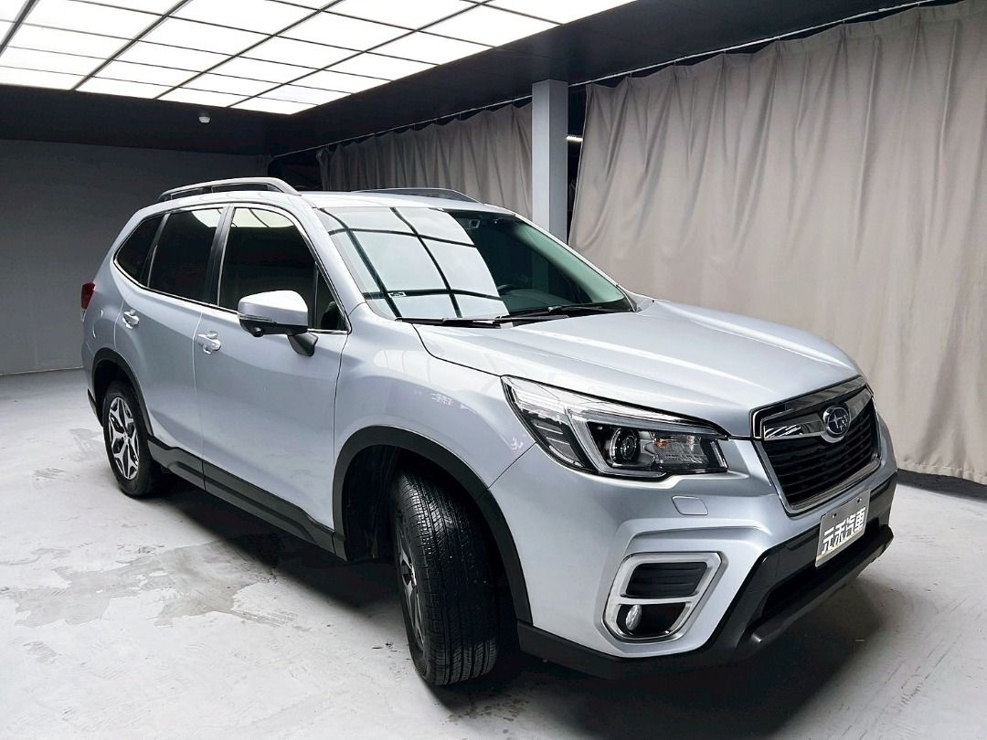 由 abc900616 (刊登 ID 1381211000，圖片 2) 提交，位於 新北市 (New Taipei) 的 2019 Subaru Forester 2.0 i-L EyeSight 汽油 金屬銀 (類別：汽車出售)，說明：🚗2019 Subaru Forester 2.0 i-L EyeSight 汽油 金屬銀 ⚠️來買車找阿吉 專業出擊⚠️ ✅里程保證：90000公里 ✨找阿吉甜甜價：48.8萬（新車售價109萬） ☎️24H服務：0980-528-993 記得找阿吉！（同Line） ❗️截圖來店找阿吉，讓阿吉有個服務的機會❗️ 「找阿吉全館全車系不限年份里程贈188天保固+開立足額發票」 ✨自然進氣/水平對臥四缸/四輪驅動、內外再進化、先進安全科技的戶外活動理想SUV、ACC主動跟車/雙電動座椅/盲點偵測、實跑9萬公里保證！ 🔥重點配備：前後霧燈、後視鏡方向燈、LED日行燈/頭燈、主動轉向頭燈、車頂行李架、方向盤快控鍵、換檔撥片、雙區恆溫、雙前電動座椅、駕駛座位置