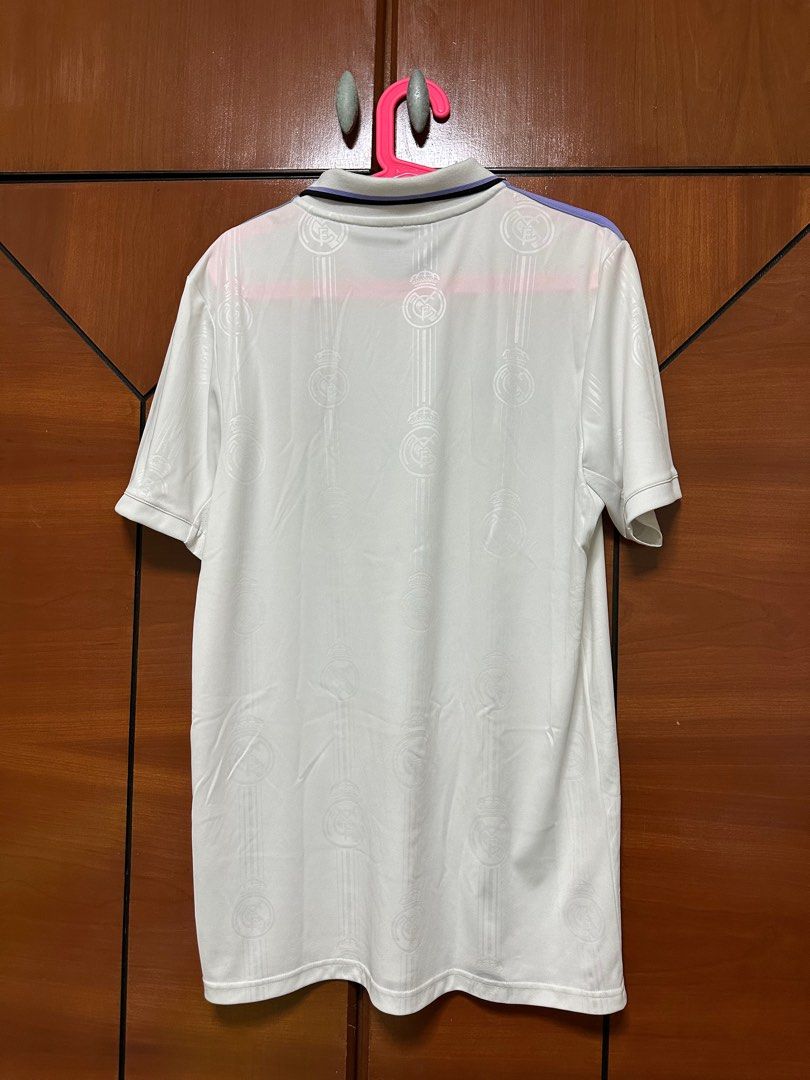 22/23 Real Madrid Jersey (Category: Activewear) located in Singapore. Submitted by _ocean_lin_ (Listing ID 1381088853, Image 2). Description: Open to slight nego if meet at my poc, in good condition.