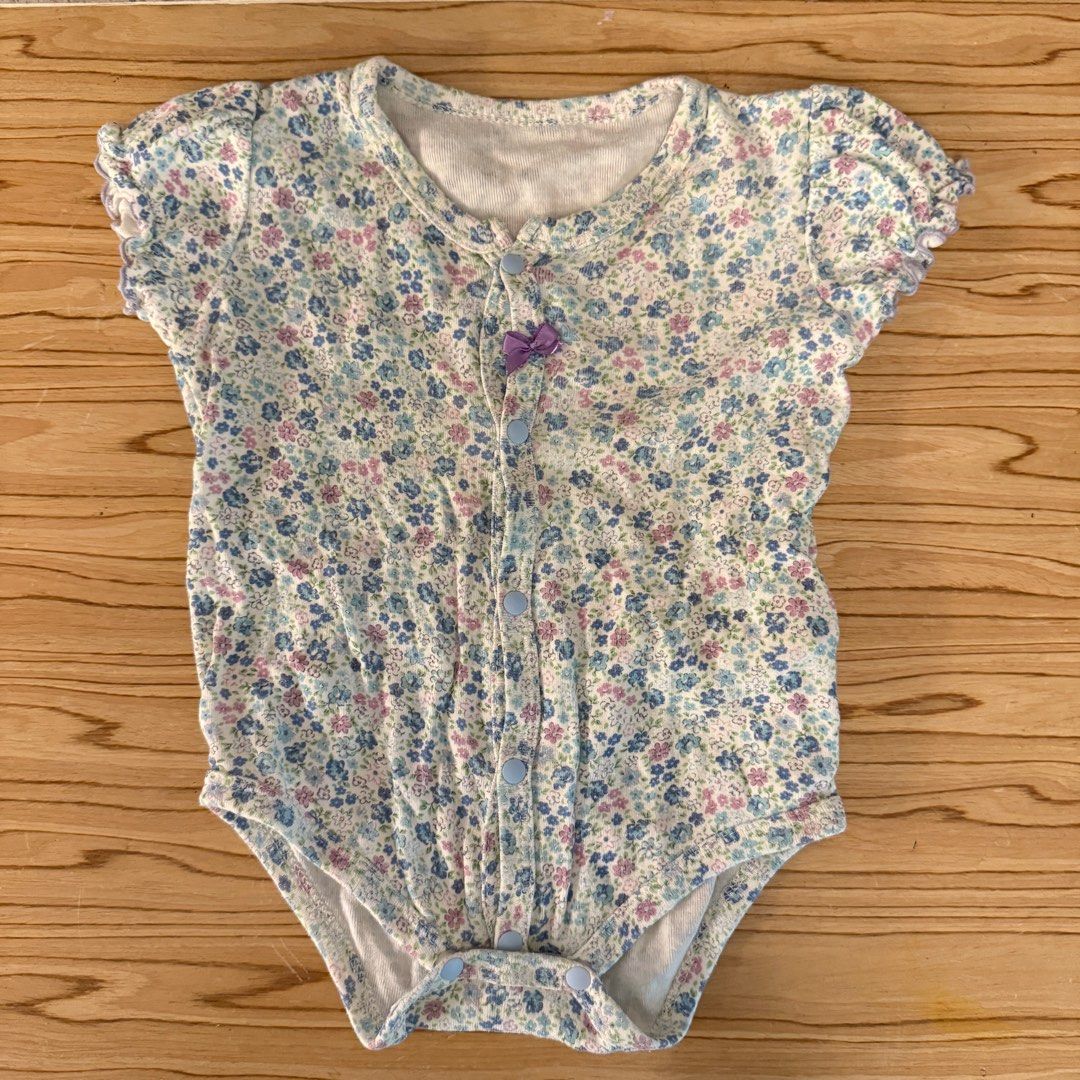 由 lilillllll00176 (刊登 ID 1381170831，圖片 3) 提交，位於 新北市 (New Taipei) 的 二手｜超可愛小碎花包屁衣 73 (類別：嬰兒及兒童流行時尚)，說明：。