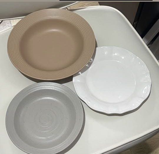 由 a09122642868963 (刊登 ID 1381139731，圖片 1) 提交，位於 台北市 (Taipei) 的 選物店出清 全新盤 (類別：餐具和餐具)，說明：。