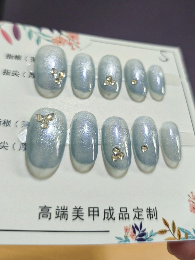 由 trree11 (刊登 ID 1381143718，圖片 2) 提交，位於 桃園市 (Taoyuan) 的 手工美甲 穿戴甲 貓眼 S (類別：美甲、手部保養)，說明：僅上手比對 照片有盡量調到無色差 但難免還是會有不同 手工穿戴甲默認微瑕 沒有附工具包 🍟想看更多角度 燈光 照片都歡迎聊聊！ 🍟穿戴甲系列買2減10/買4減20以此類推。