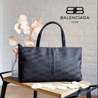 由 oldies.2ndhand.boutique (刊登 ID 1381206414，圖片 1) 提交，位於 的 (類別：)，說明：。