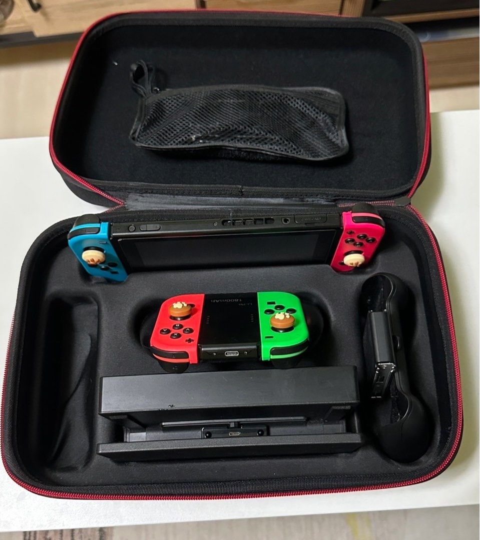 由 chang12344321 (刊登 ID 1381088474，圖片 1) 提交，位於 台北市 (Taipei) 的 任天堂 Nintendo Switch 一般版 電力版 含瑪麗歐派對HAC-001手把*4 (類別：Nintendo 任天堂)，說明：功能正常 good condition 附瑪麗歐派對。