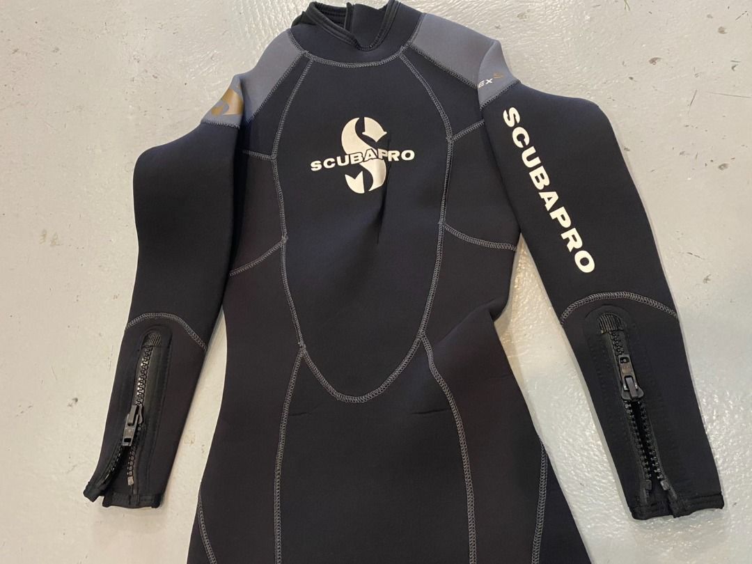 由 divingbird (刊登 ID 1381152806，圖片 2) 提交，位於 台北市 (Taipei) 的 全新 Scubapro oneflex 5mm 女用 size XS 防寒衣 152-162cm 46-58kg 展示品 (類別：其他運動配件)，說明：Size XS 原價$20000 5mm 手腳有拉鏈 全新展示品 152-162cm 46-58kg 胸圍81-88cm 腰圍70-76cm 臀圍85-90cm <台北店>台北市木新路三段127巷10弄12號 <桃園店>桃園市民安路139號 Line : @903naoqt潛水鳥 基於商品特殊性，消保會有特別條例指出針對七大網購項目排除『七日無條件退貨』之適用，貼身衣物類、個人衛生用品及客製化商品皆在此規範項目內。 防寒衣 、襪子 、套鞋等皆屬貼身衣物品，上述商品因衛生問題考量皆無法因瑕疵外因素退換貨，請大家下單前要特別注意，可以接受再下單。。