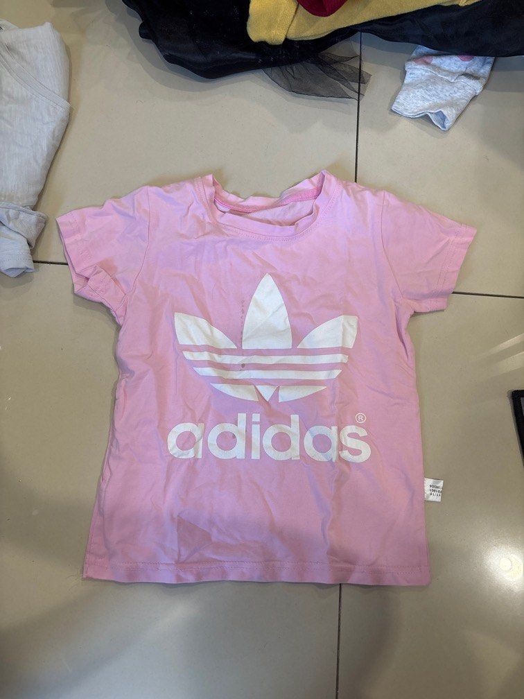Adidas Kaus Anak 2 tahun (Kategori: 1 hingga 3 tahun) berada di Tangerang. Dikirim oleh erinsandova (ID iklan 1381276104, Gambar 1). Deskripsi: .