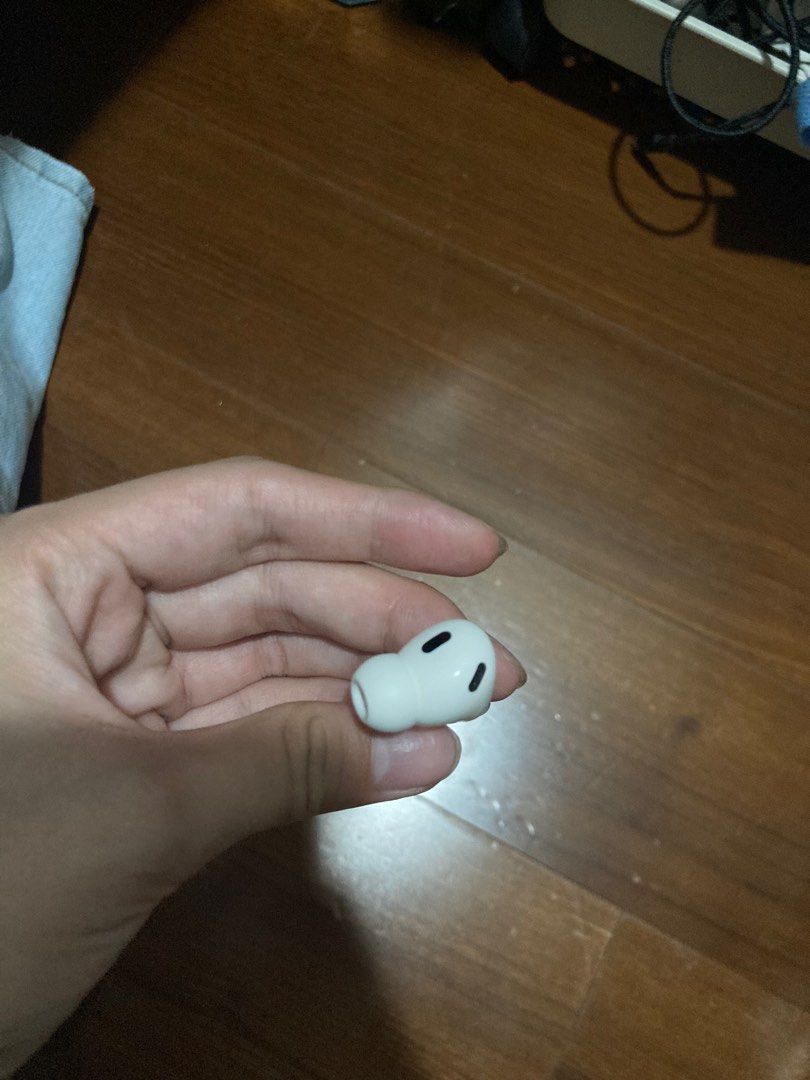 由 valerinaala (刊登 ID 1381263353，圖片 3) 提交，位於 新北市 (New Taipei) 的 AirPods Pro 2左耳 可議價 (類別：耳機)，說明：可議價 95成新 走先匯款方式喔～～ 平台會抽成🥲🥲 如果您有其他方式也可以～。