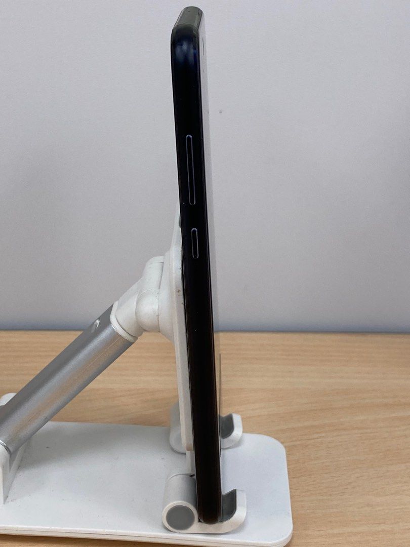 由 joycely.yang (刊登 ID 1381178839，圖片 3) 提交，位於 新北市 (New Taipei) 的 ASUS Zenfone4 4G/64G 二手機 （26581） (類別：Asus 華碩)，說明：ASUS Zenfone4 4G/64G 二手機 （26581） 系統版本8 型號 ZE554KL 機況:螢幕邊框有使用痕跡 輕微烙印 功能測試均正常 手機狀況可請參閱賣場照片,均為實體照片 單出售手機，無提供盒裝無配件。 二手機一定會有使用痕跡 高標者請繞道。 二手機七天內除功能或蓄電異常可退、換外，餘不接受其他原因退貨! 有發票，可開統一編號(需統編請提前告知) 商品在多平台售出，本公司將保留隨時變更、修改或終止訂單之權利 手機有提供一個月保固(退貨退款均需憑發票，請務必保留一個月) (手機本身有故障問題不含人為因素) 機器本身問題都有提供退/換貨服務 若為換貨運費則為雙方各負擔一趟 ***商品內容麻煩參閱完整再進行下單訂購避免爭議***。