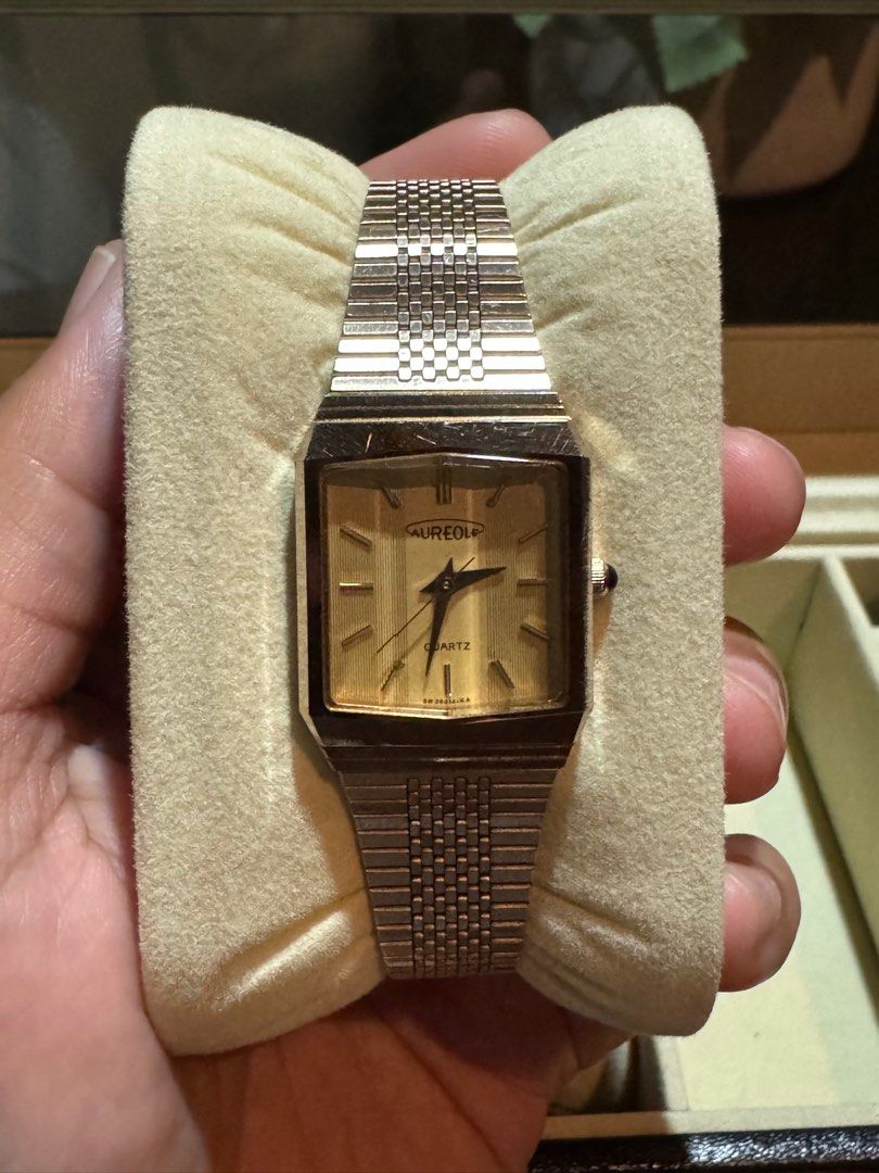 Aureole Vintage Swiss Watch (Category: Women's Watches) located in Makati City. Submitted by nevonne (Listing ID 1381267714, Image 1). Description: Aureole Watch ~Swiss made ~Quartz movement ~Adjustable strap (fits most wrist sizes) ~Back sticker still intact ~Minimal signs of usage (very well kept) .