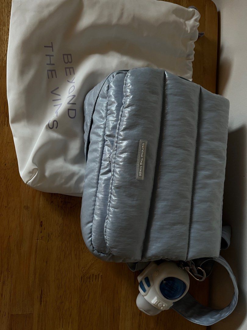 Authentic Beyond the Vines Glazed Lilac Poofy Bag (Category: Cross-body Bags) located in Quezon City. Submitted by bananabreadbaby (Listing ID 1381122352, Image 3). Description: Original price is around 4,400+. Still has original dustbag. No flaws except for a few loose stitches in the magnetic closure (check photo). Shade: Glazed Lilac 💜 Perfect on the go bag. Love that it’s water proof also and very easy to clean. RFS: decluttering. #BTV #Poof