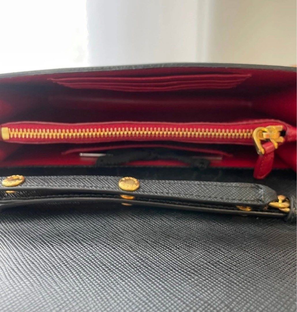 Authentic Prada Saffiano Wallet on chain (Category: Luxury Bags & Wallets) located in Quezon City. Submitted by jhaediah (Listing ID 1381177702, Image 3). Description: Saffiano gold woc preloved in excellent condition original Free pabitbit Korea .