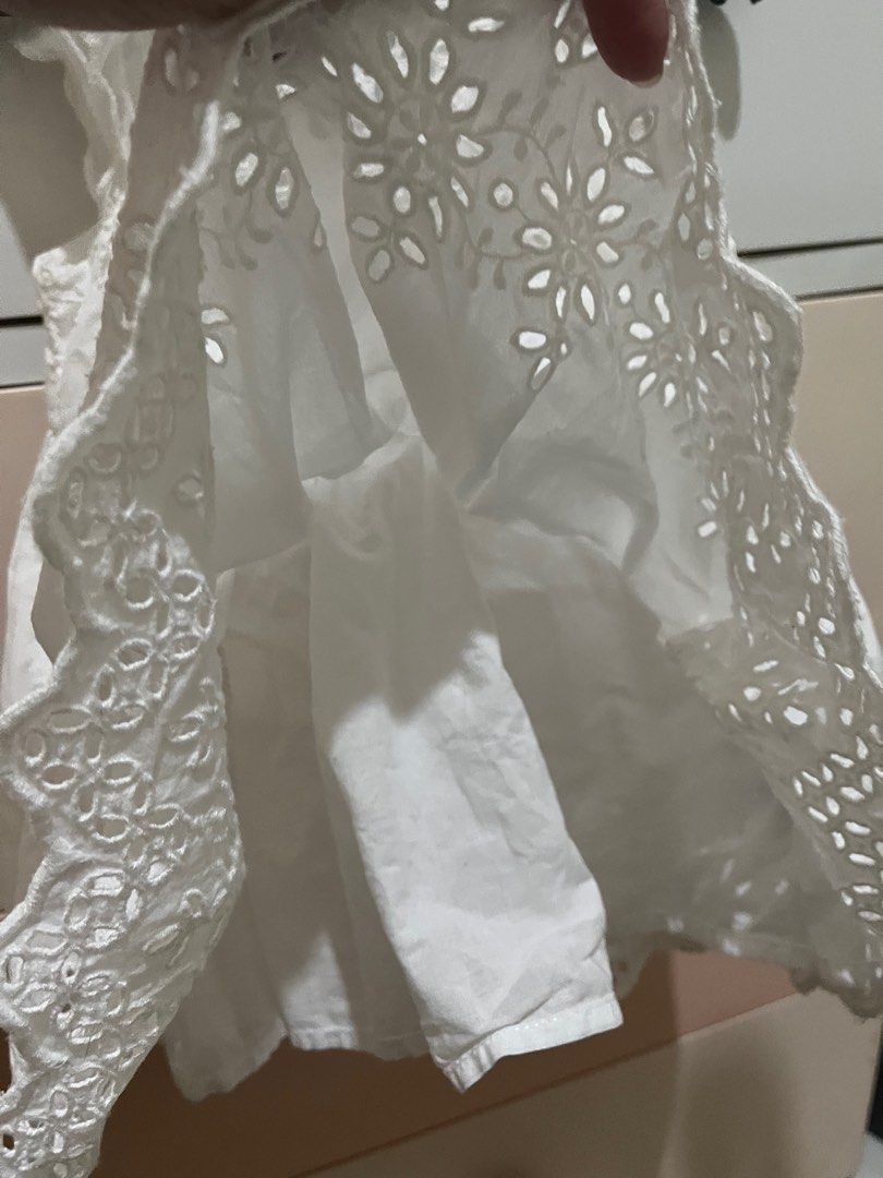 Baby GAP White Dress (Sama kayak Kamari) (Kategori: Baju Bayi) berada di Depok. Dikirim oleh preloved_byacha (ID iklan 1381148040, Gambar 3). Deskripsi: .