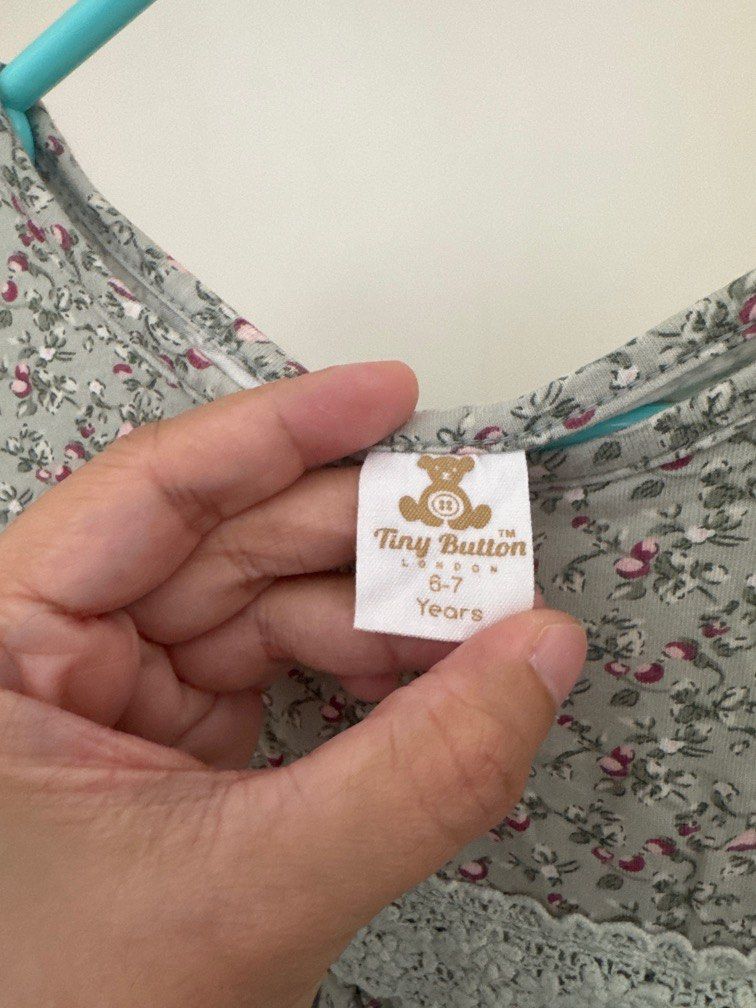Baju budak / kids dress Tiny Buttons (Category: Babies & Kids Fashion) located in Bangi. Submitted by dd_kajang (Listing ID 1381137904, Image 2). Description: .
