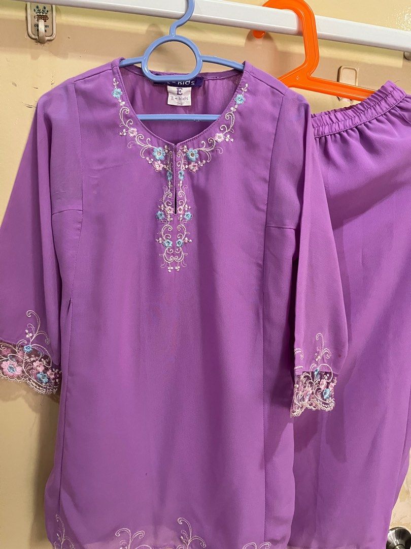 Baju kurung sulam (Category: Babies & Kids Fashion) located in Petaling Jaya. Submitted by qaseh_husna (Listing ID 1381115933, Image 2). Description: chiffon fabric with very nice sulam.