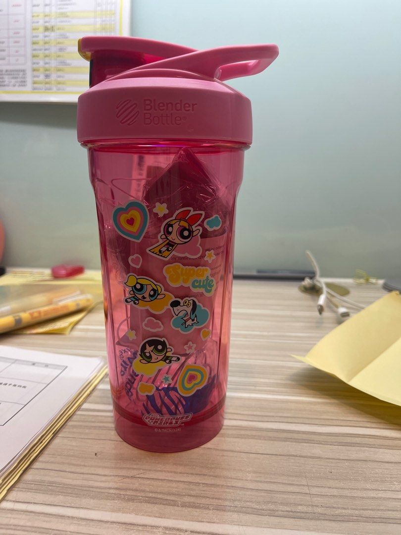 由 zy935938 (刊登 ID 1381231406，圖片 2) 提交，位於 新竹市 (Hsinchu City) 的 Blender bottle 飛天小女警 828ml (類別：水杯、水壺)，說明：全新未使用。