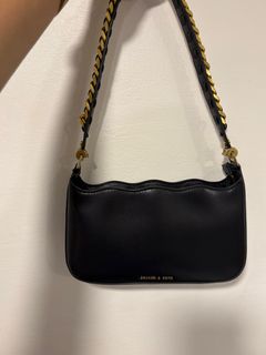 (Category: ) located in . Submitted by classy.closet (Listing ID 1381122618, Image 1). Description: .