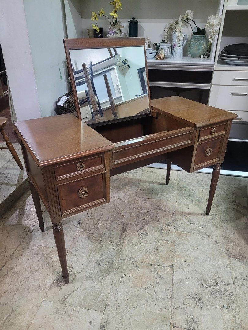 Console table with mirror (Category: Tables & Sets) located in Manila. Submitted by Hezcki (Listing ID 1381109632, Image 3). Description: .