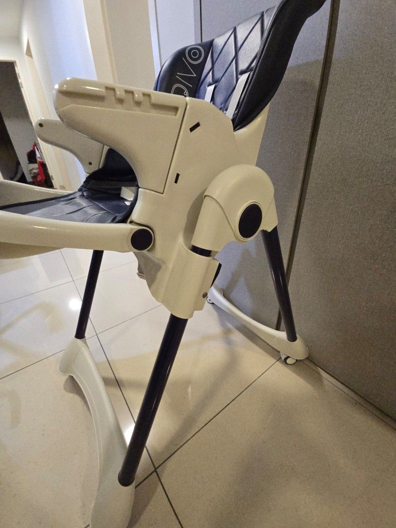 DIVO Baby Chair (Category: Baby High Chairs) located in Petaling Jaya. Submitted by Bellamonster163 (Listing ID 1381213260, Image 3). Description: Very good condition,my baby don't want to sit just keep in store room.