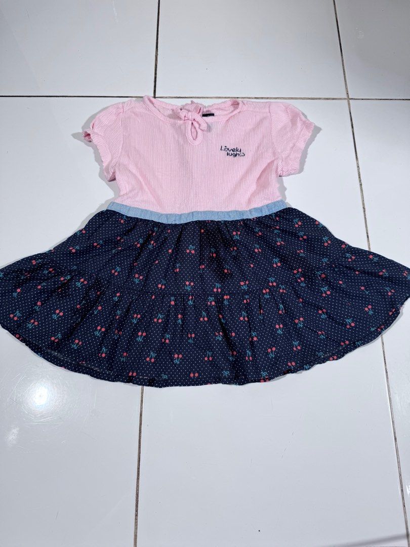 dress baby allo size 90 perkiraan pake 12-18month (Kategori: Baju Bayi) berada di Palembang. Dikirim oleh oemah_thrift (ID iklan 1381139936, Gambar 2). Deskripsi: dress baby allo size 90 perkiraan pake 12-18month.