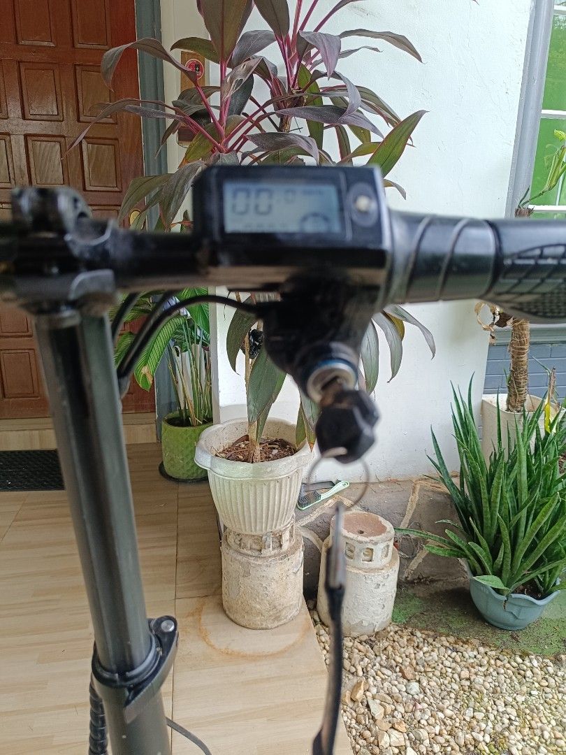 Foldable E-bike (Category: Motorbikes for Sale) located in Marikina City. Submitted by cashncastle (Listing ID 1381122493, Image 3). Description: FOLDABLE PEDAL ASSIST 3 SPEED UPTO 35KM/HR EASILY RIDE UP TO 40-50 KM DISTANCE WORKING TAIL LIGHT WORKING BRAKES WORKING HEADLIGHTS AND HIGH BEAM 48 VOLTS CHARGER NOT INCLUDED ISSUES SCRATCHES DUE TO WEAR AND TEAR BATTERY NEED NA PALITAN BOUGHT NUNG PANDEMIC PICK UP ONLY RFS: NEED FUNDS.