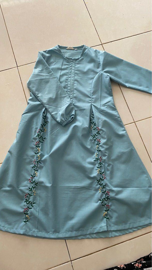 Gamis ngaji anak 3-4t (Kategori: 1 hingga 3 tahun) berada di Depok. Dikirim oleh sukajualnbelanja (ID iklan 1381127911, Gambar 2). Deskripsi: Gak pernah dipakai kekecilan Masih bagus no minus Untuk 3-4t kecil Bordir Sudah dapat jilbab.