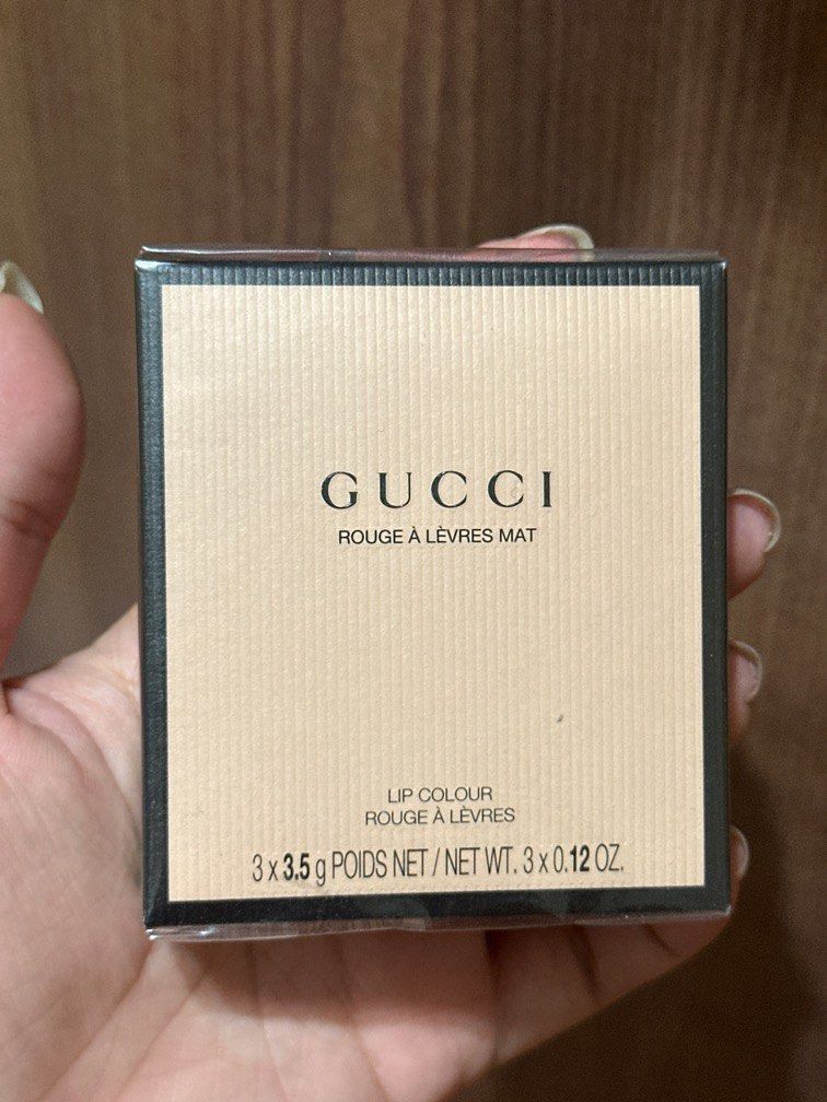 由 cecilia1994 (刊登 ID 1381247998，圖片 2) 提交，位於 高雄市 (Kaohsiung) 的 全新❗️GUCCI金管絲絨唇膏三件組#25 #208 #509 (類別：唇部彩妝、保養)，說明：GUCCI金管絲絨唇膏三件組❗️全新未拆封 色號#25 #208 #509超美超實用👍 每隻3.5g正貨容量，所以真的超值🔥 誠可小議🙏麥貨便免運 代購入手，效期如圖。