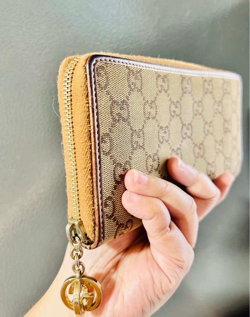 Gucci Canvas Interlocking Logo Zip Around Wallet (Category: Luxury Bags & Wallets) located in Manila. Submitted by jhennmario (Listing ID 1380717633, Image 2). Description: ✔️💯authentic ✔️With signs of usage but still in very good condition ✔️no inclusions RFS: Decluttering 📍Makati / Taguig / BGC.