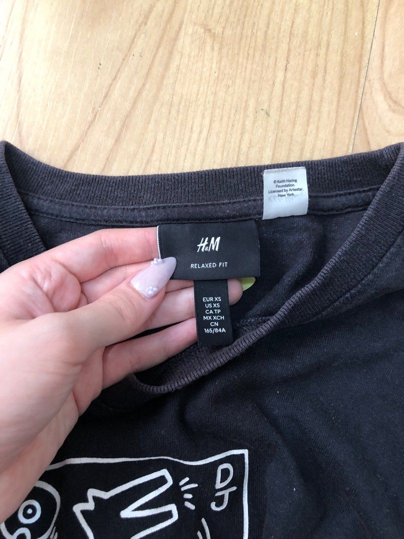 H&M Keith Haring black tshirt (Category: Tshirts & Polo Shirts ) located in Pasig City. Submitted by ells.preloved (Listing ID 1381089153, Image 3). Description: .