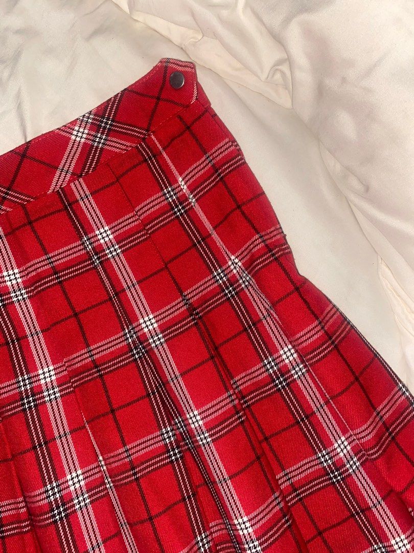 H&M Plaid Skirt (Category: Skirts) located in Leyte. Submitted by declutterthis__ (Listing ID 1381141221, Image 2). Description: .