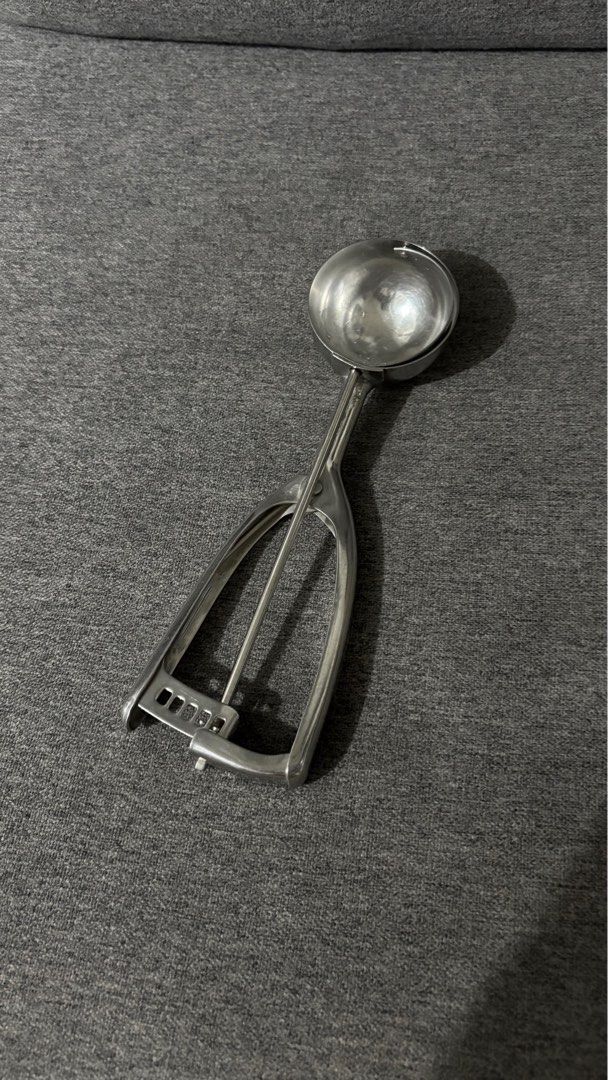 Ice cream scooper (Category: Ice-cream Makers) located in Manila. Submitted by strangeee (Listing ID 1381106226, Image 1). Description: Ice cream scooper RFS: Declutter Ship/ courier/ pick-up.