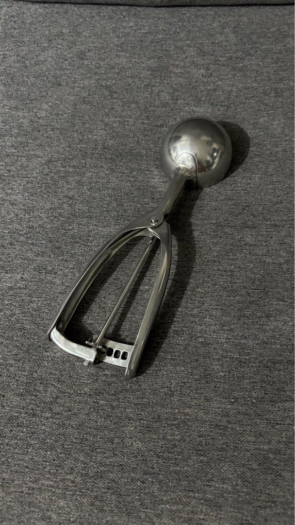 Ice cream scooper (Category: Ice-cream Makers) located in Manila. Submitted by strangeee (Listing ID 1381106226, Image 2). Description: Ice cream scooper RFS: Declutter Ship/ courier/ pick-up.