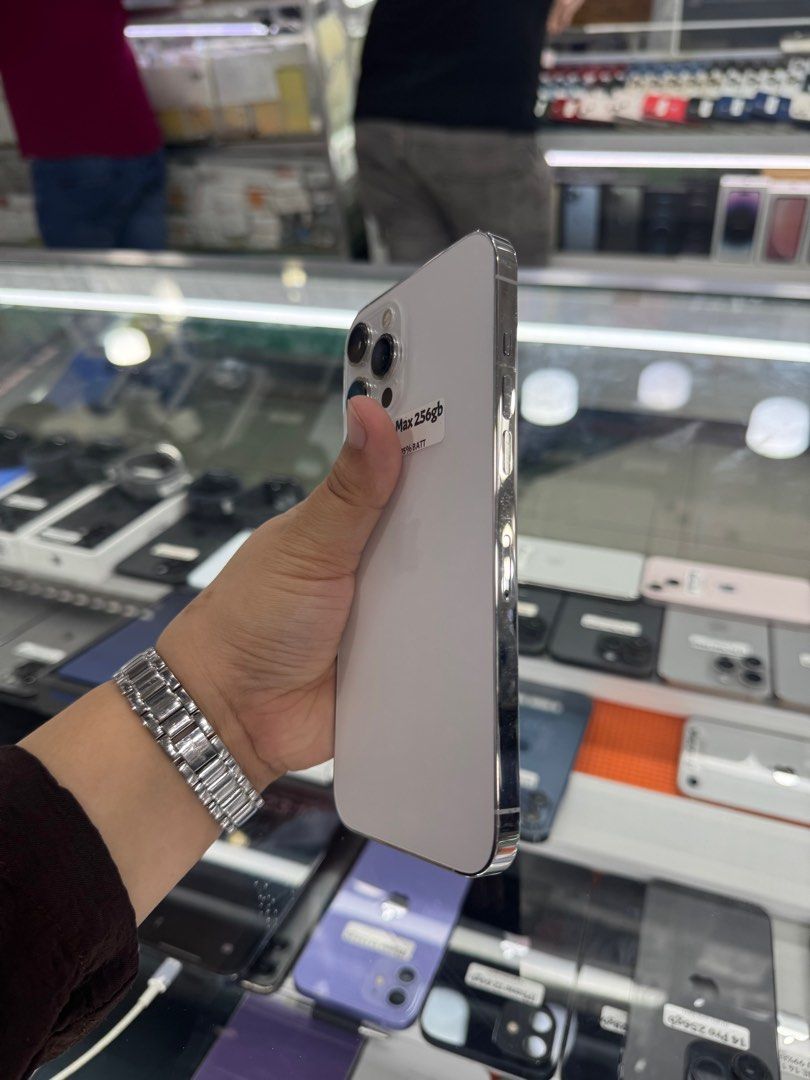 Iphone 12 Pro Max 256gb 95% batt FU (Category: iPhone 12 Series) located in San Juan City. Submitted by javedsgadgetshop (Listing ID 1381258333, Image 3). Description: INSTALLMENT OPTIONS : SPAY LATER / GGIVES / CREDIT CARD! WE BUY AND SELL SO PWEDE MAGBINTA OR SWAP ! Quick Specs : Iphone 12promax •256gb •US Variant •95% batt health •Factory Unlock •95% Smoothness •No hidden issue | No Repaired •100% Authentic | Not Refurbished •w/ OEM Charger & 