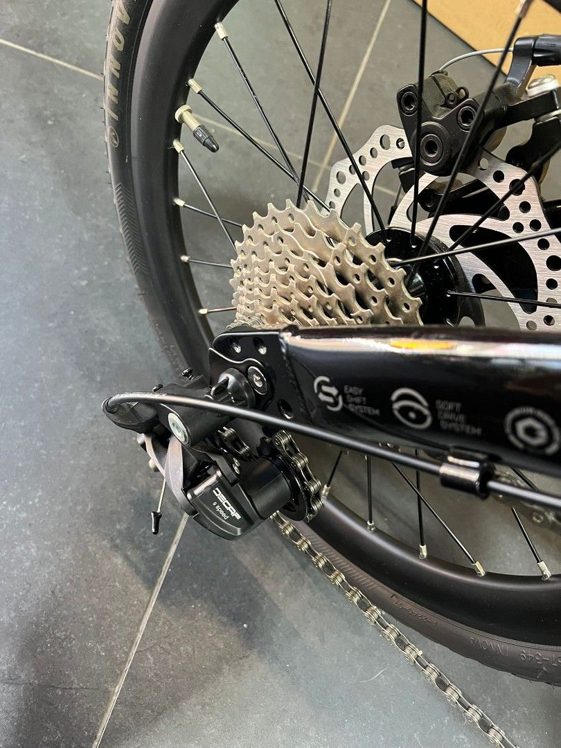 Java X3 9s 349 （分類：單車）位於 Hong Kong。 由 tkobike09943194 提交（商品編號 1381183140，圖片 3）。簡介： Java X3 9s 349 鋁合金海豚車架 16吋 349鋁合金輪組 九段變速 機械碟刹 Decaf指撥/波腳 Prowheel 牙盤 11kg 將軍澳單車 📍將軍澳寶康路105-107號 香港單車館公園G51號舖 Shop G51Hong Kong Velodrome, 105 Po Hong Road, Tseung Kwan O （港鐵坑口站B出口 MTR Hang Hau Station Exit B） 將軍澳車單車館單車專門店 Tel 94580998 有全新摺山地車公路車摺車 出售 全新 單車公路車山地車摺車出售 另有單車出租及單車儲存服務單車倉 #將軍澳單車 #單車倉 #租單車 #摺車。