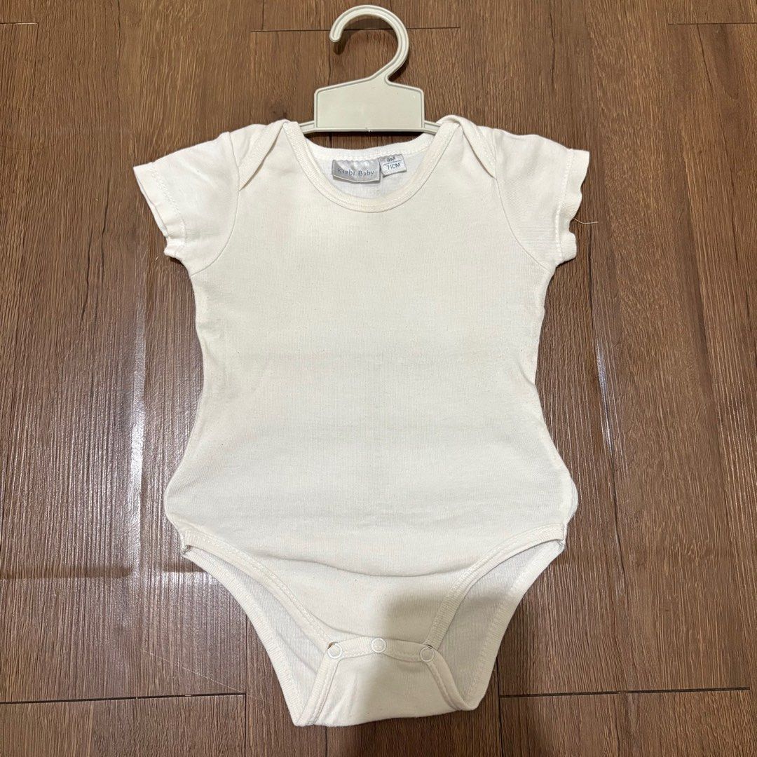 JP Jumper Putih Baby KIABI 6-9 bulan (Kategori: Baju Bayi) berada di Bogor. Dikirim oleh prelovedbyreh (ID iklan 1381261662, Gambar 1). Deskripsi: JP Jumper Baby KIABI 6-9 bulan Jejak pemakaian wajar aja, ada sedikit noda, butuh cuci, Lumayan buat sehari hari/jadi daleman OL, adem. Sesuai foto ya. Bisa payment pake toko oren ya, free ongkir.