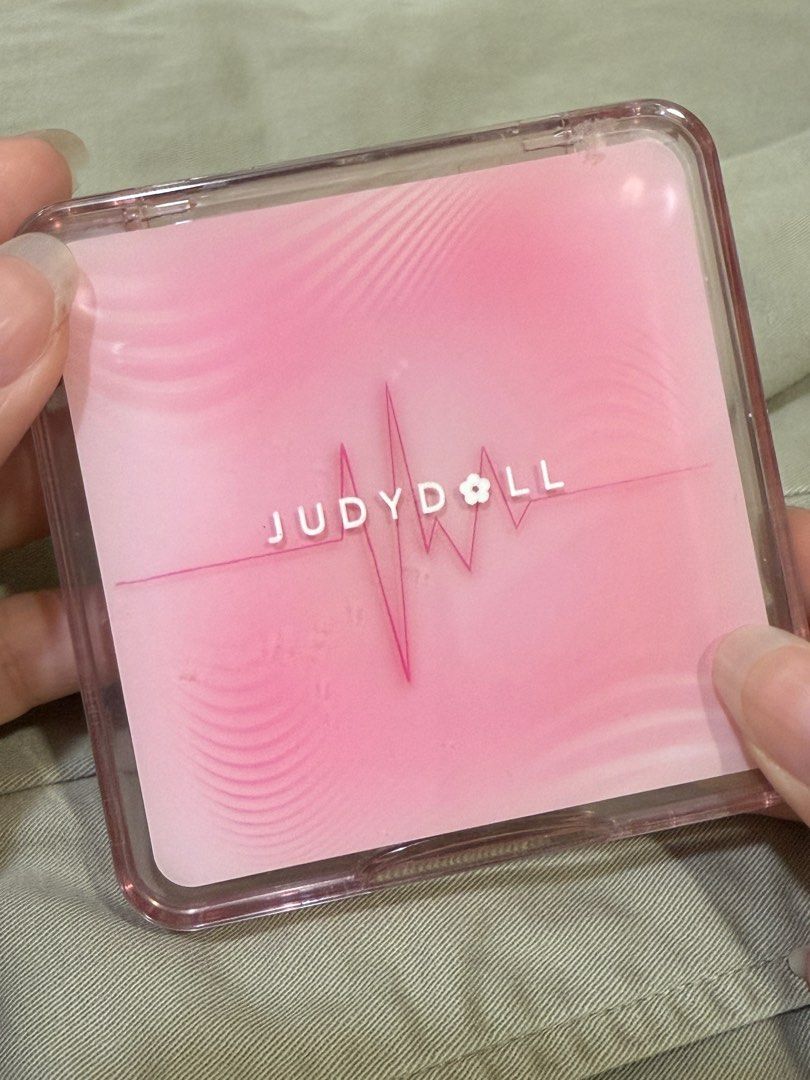 由 iu.1997 (刊登 ID 1381266409，圖片 2) 提交，位於 高雄市 (Kaohsiung) 的 七夕限定款 ✨judydoll 橘朵 高光修容綜合盤 02 (類別：化妝品)，說明：近全新，僅使用一兩次～。
