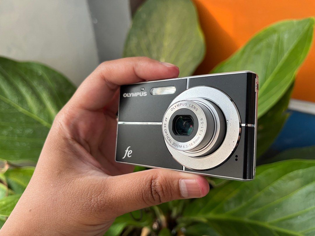 OLYMPUS fe-3000 シルバー OLYMPUS FE 3000 Compact Digital