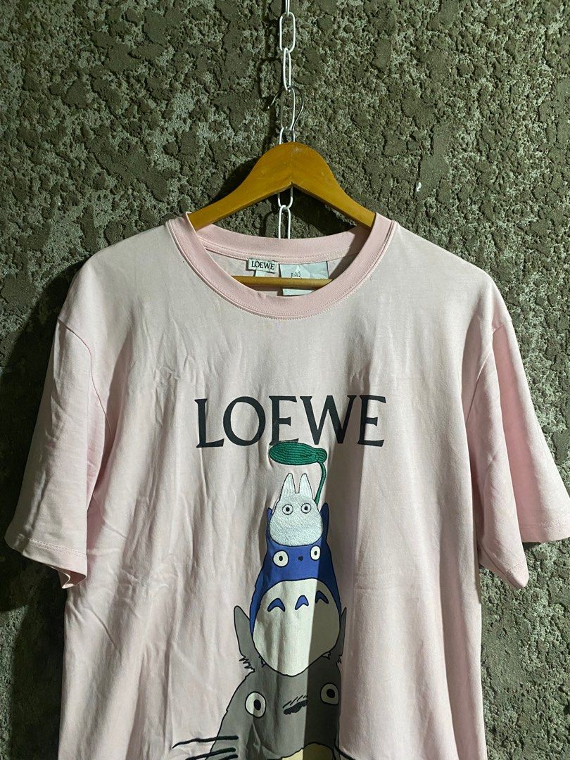 LOEWE X STUDIO GHIBLI MY NEIGHBOR TOTORO (Category: Tshirts & Polo Shirts ) located in Compostela. Submitted by jericalcan18964 (Listing ID 1381204310, Image 2). Description: LOEWE X STUDIO GHIBLI MY NEIGHBOR TOTORO Dimes: 20x28 Davao City Loc.
