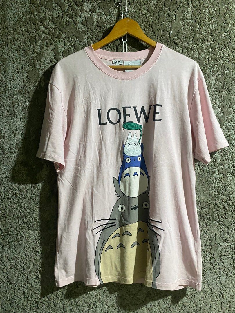 LOEWE X STUDIO GHIBLI MY NEIGHBOR TOTORO (Category: Tshirts & Polo Shirts ) located in Compostela. Submitted by jericalcan18964 (Listing ID 1381204310, Image 1). Description: LOEWE X STUDIO GHIBLI MY NEIGHBOR TOTORO Dimes: 20x28 Davao City Loc.