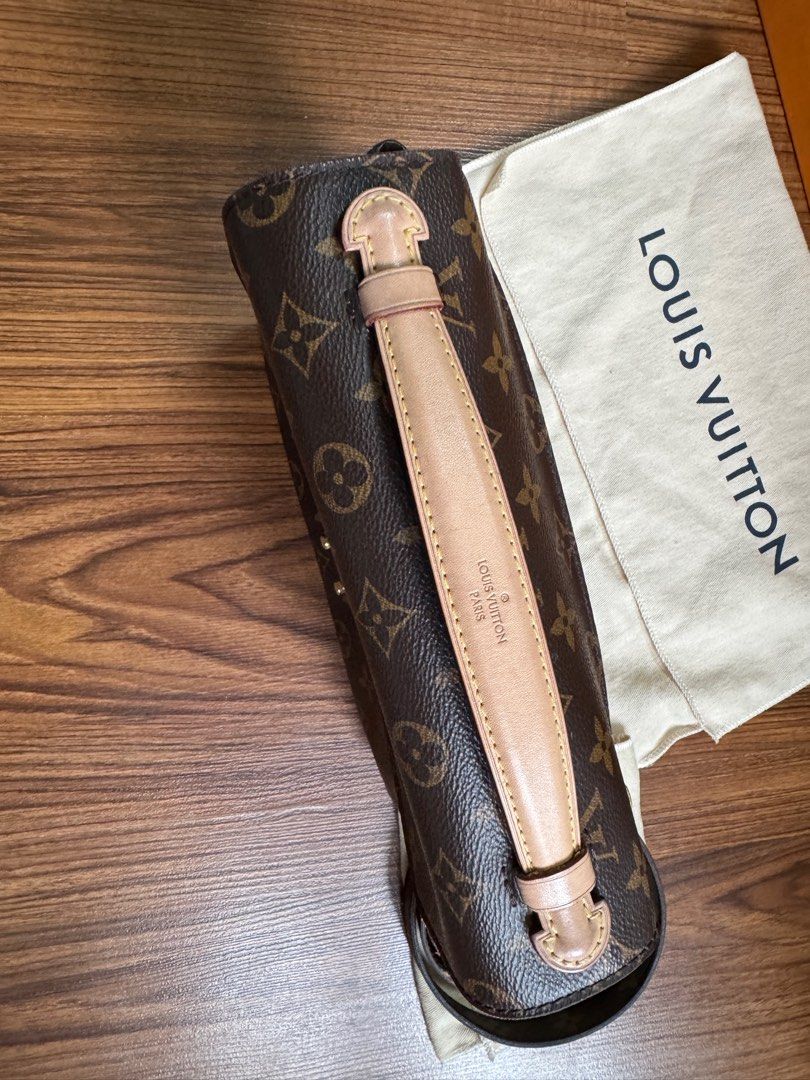 Louis Vuitton LV Pochette Metis Bag (Category: Luxury Bags & Wallets) located in Quezon City. Submitted by forever11 (Listing ID 1381096873, Image 3). Description: 1st owner Bought in Japan 2019 (LV store) 100% Original Inclusions Bag with strap Dust Bag Paper Bag Box Free Twilly Condition 8/10 Has leather smell inside the bag.