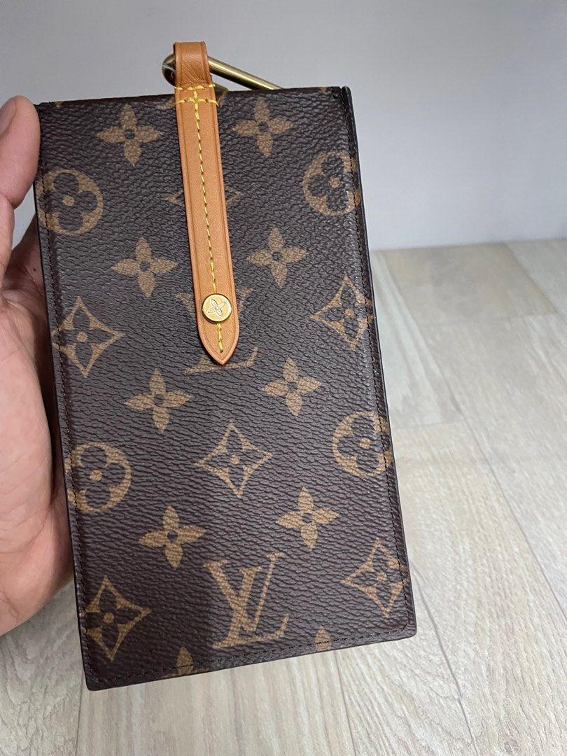 Louis vuitton Monogram box phone case (Category: Luxury Bags & Wallets) located in Manila. Submitted by luxemax_09 (Listing ID 1381118709, Image 2). Description: .