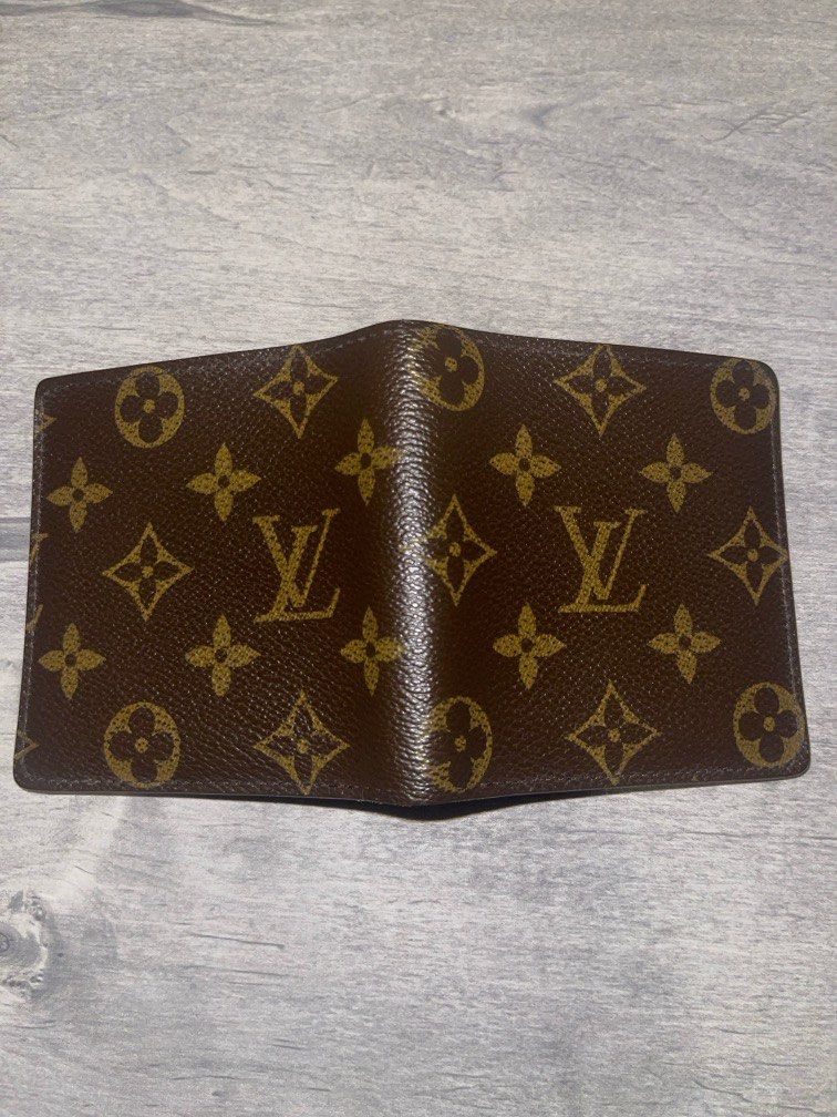 Louis Vuitton wallet （分類：手袋及銀包）位於 Hong Kong。 由 choyclayto32264 提交（商品編號 1381189718，圖片 3）。簡介： A wallet that didn’t really use If you can search the exact price of the wallet. Maybe can change the price of it. 。