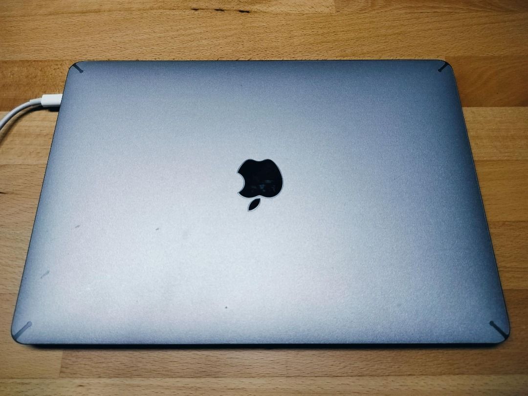 MacBook Pro 13-inch (2018) / 16GB Ram / Touch Bar63168947416835112