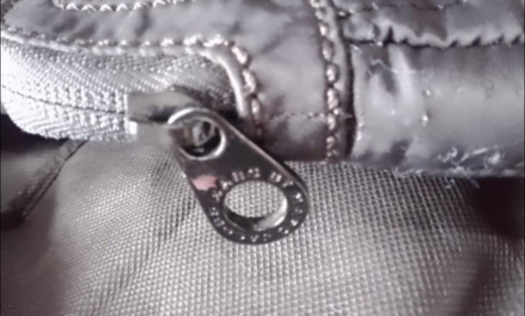 Marc Jacobs Laptop Briefcase Bag (Category: Vision Care) located in San Fernando. Submitted by la_segunda2727 (Listing ID 1381149997, Image 3). Description: likenew no foul odor no inclusion.