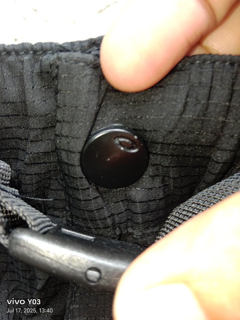 OAKLEY FGL PE FACTOR 1.0 SHORTS (Category: Shorts) located in Buenavista. Submitted by lairdmixitems (Listing ID 1381137565, Image 3). Description: OAKLEY FGL PE FACTOR 1.0 SHORTS MEDIUM W30-32 L19 LIKE NEW CONDITION NO ISSUE.
