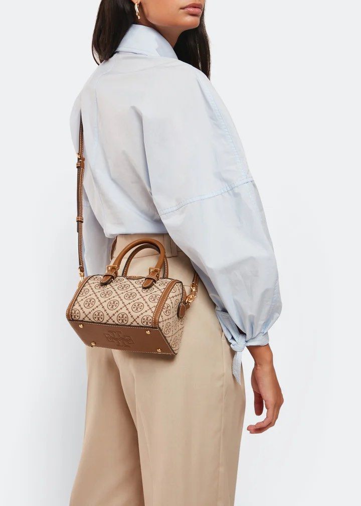 💯ORIGINAL TORY BURCH T MONOGRAM MINI BARREL BAG HAZELNUT (Category: Luxury Bags & Wallets) located in Quezon City. Submitted by ashongsstore (Listing ID 1381132268, Image 1). Description: ✨NEW ARRIVALS✨ 🇵🇭AVAILABLE🇵🇭 T Monogram Mini Barrel As part of the T Monogram collection inspired by traditional Pennsylvania Dutch quilting, this timeless silhouette is crafted from woven jacquard with leather inserts and brass-finish hardware. The distinc